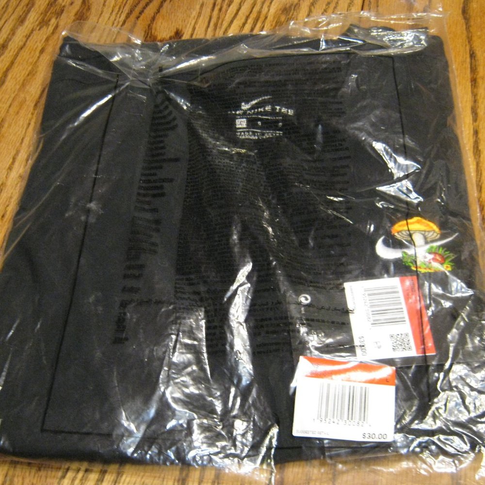 NWT Nike Logo Mushroom embroidered logo T-shirt in black Large